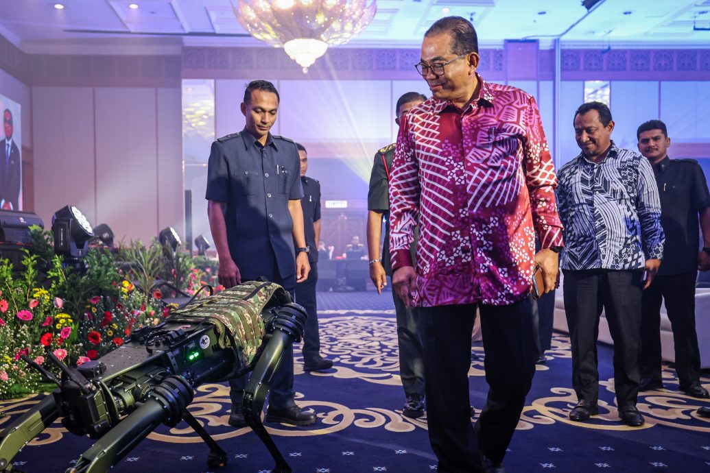 防长：武装部队采用高端科技·确保战力与区域国家并驾齐驱