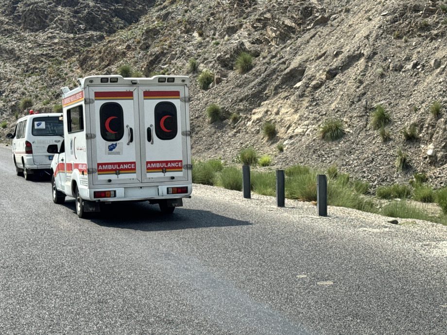 阿富汗东北部地震已致812人遇难