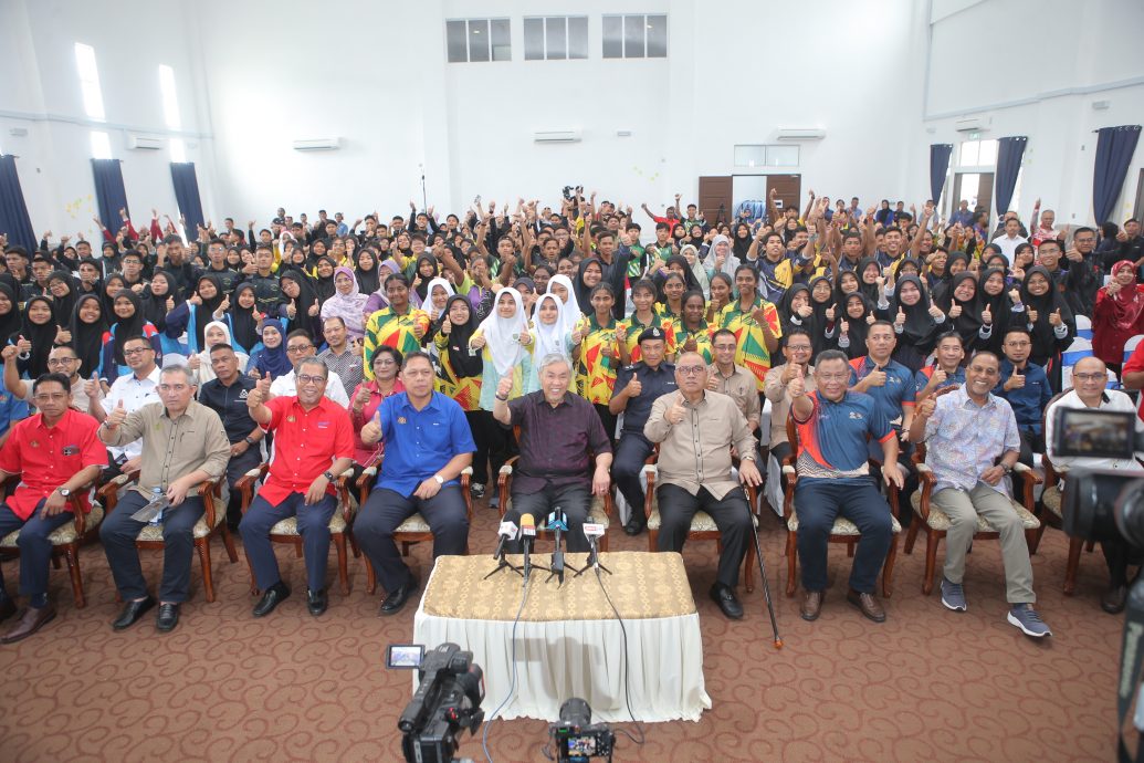 阿末扎希：反霸凌法案概括制服团体 