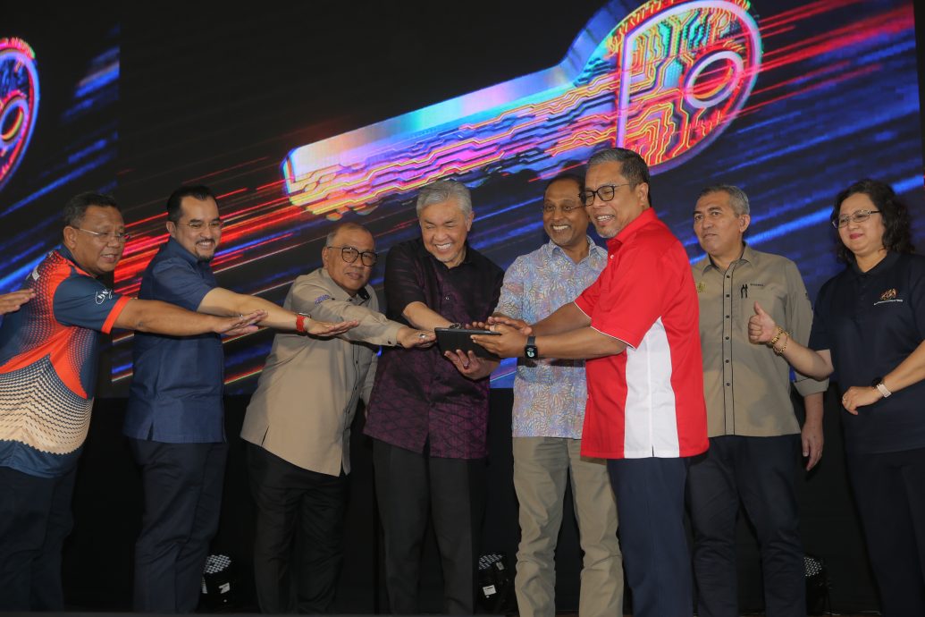 阿末扎希：反霸凌法案概括制服团体 