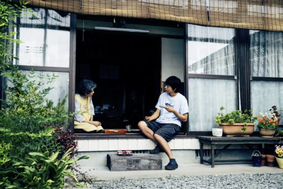 陈头头／《海岸村的日出日落》太阳下山明早依旧爬上来，花儿不谢也不往前走