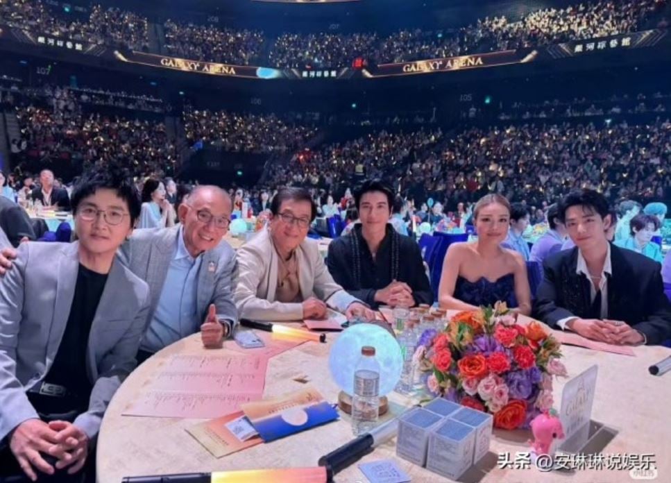 陌生女强索签名 肖战婉拒遭纠缠