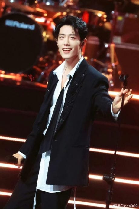 陌生女强索签名 肖战婉拒遭纠缠