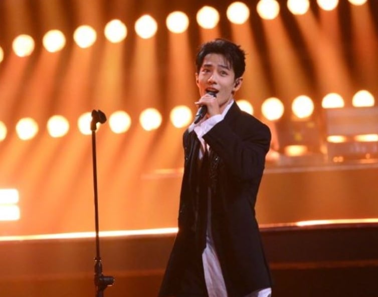 陌生女强索签名 肖战婉拒遭纠缠