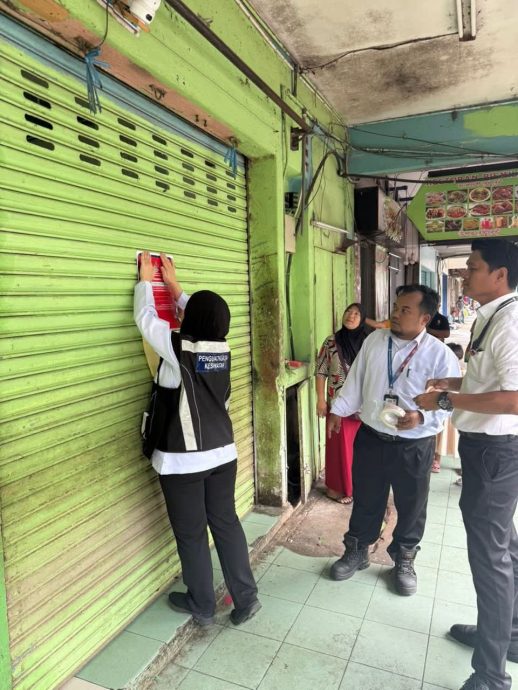 隆市局突击违规屠宰场  充公110只鸡鸭
