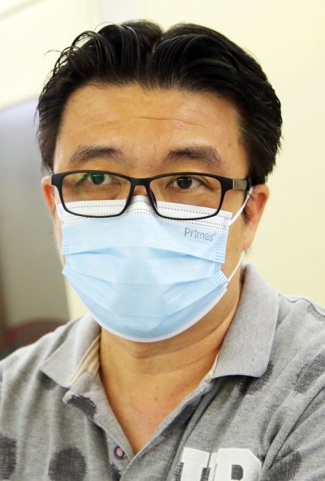 霹:封面主文∕汽油补贴将至晶片需完好无损 登记局换新卡人潮增