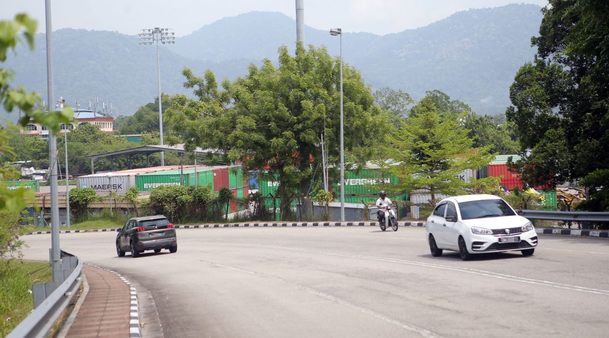 霹：请签网∕封面主文∕怡中环项目 规划建高楼住宅垂直学校 尼查：后期才动怡内陆港