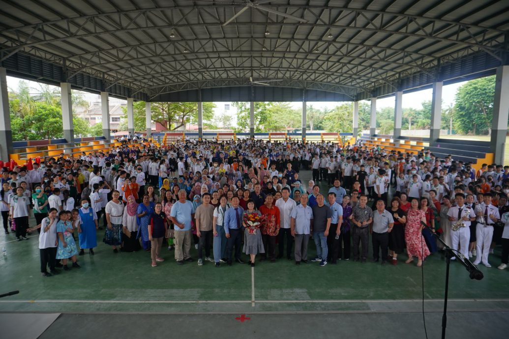 霹:这星期下∕学海学记|在南华华中执教28年 尤燕妮谢幕杏坛