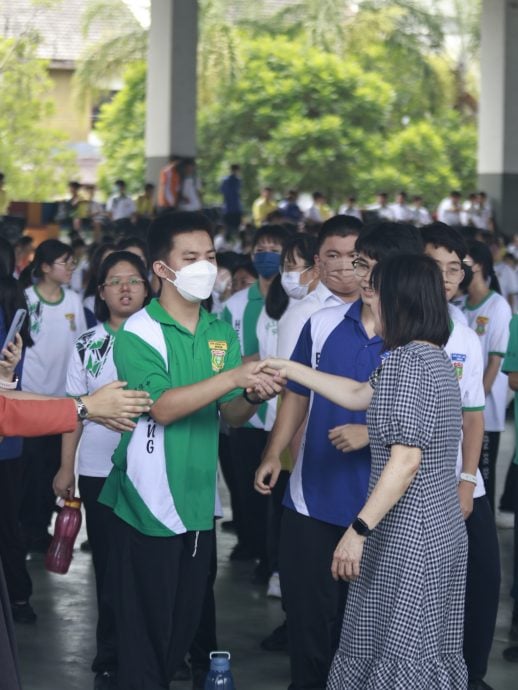 霹:这星期下∕学海学记|在南华华中执教28年 尤燕妮谢幕杏坛