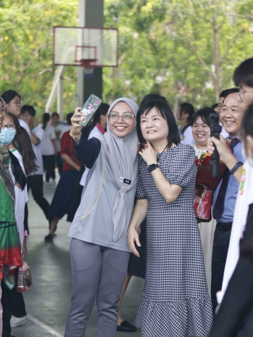 霹:这星期下∕学海学记|在南华华中执教28年 尤燕妮谢幕杏坛