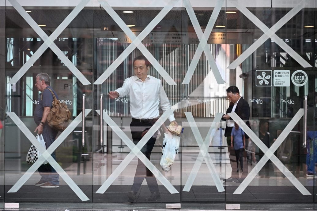 香港全城迎战“桦加沙” 下午将挂8号风球