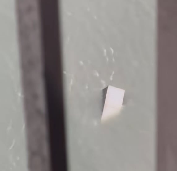 香港将军澳货柜被吹落海 居民恐有人被困报警