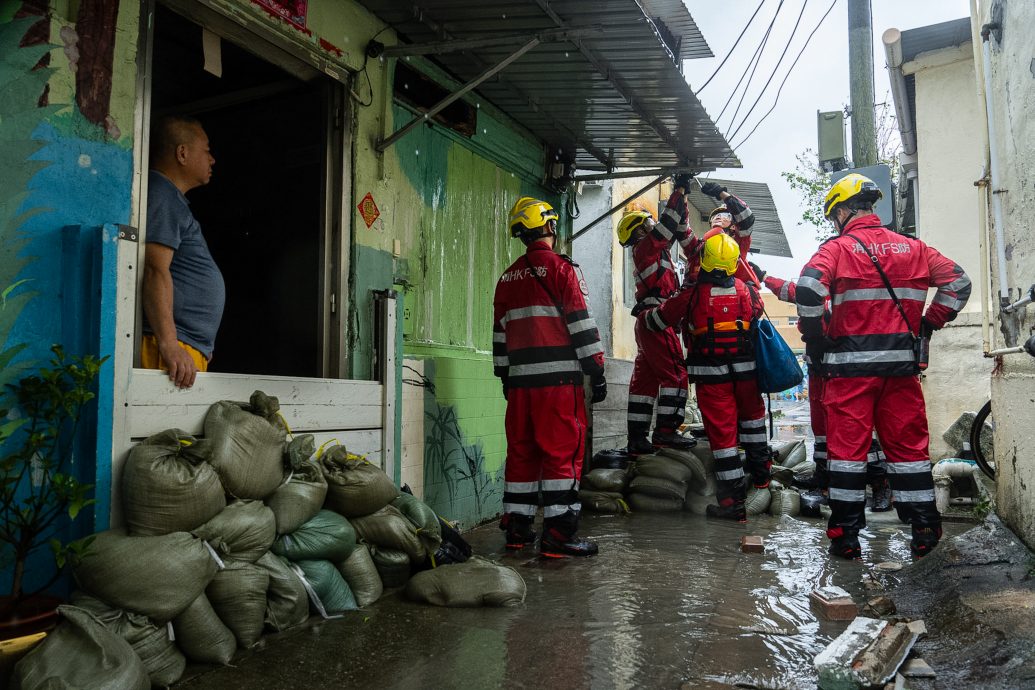 香港改挂8号风球 “桦加沙”移向广东