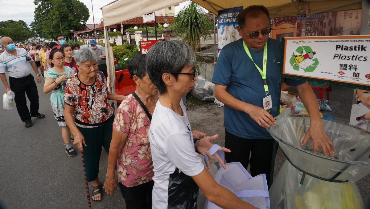 马塑胶厂商公会配合兵如节 资源回收分类行动