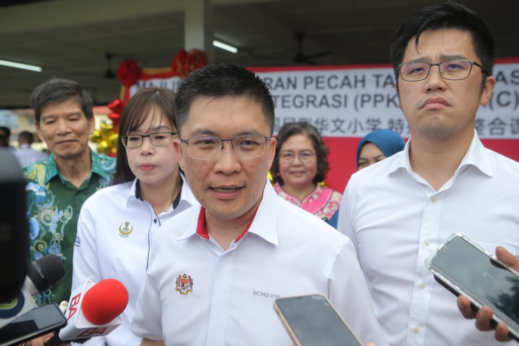 黄家和：推国旗徽章计划  没忽略校园安全霸凌问题