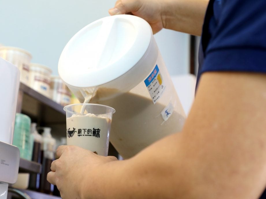 （13/9见报）吃货来啰-蔚下的鲸 蓝色新定调/12图