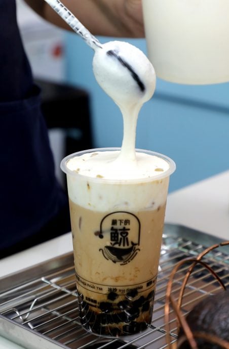 （13/9见报）吃货来啰-蔚下的鲸 蓝色新定调/12图