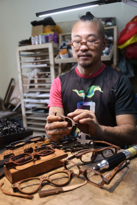 (17/9见报)特职世界-多栖艺术家 林资深/18图