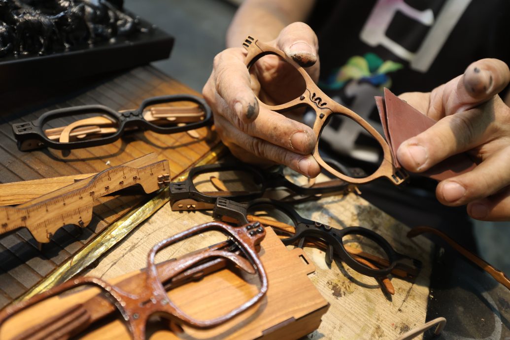 (17/9见报)特职世界-多栖艺术家 林资深/18图