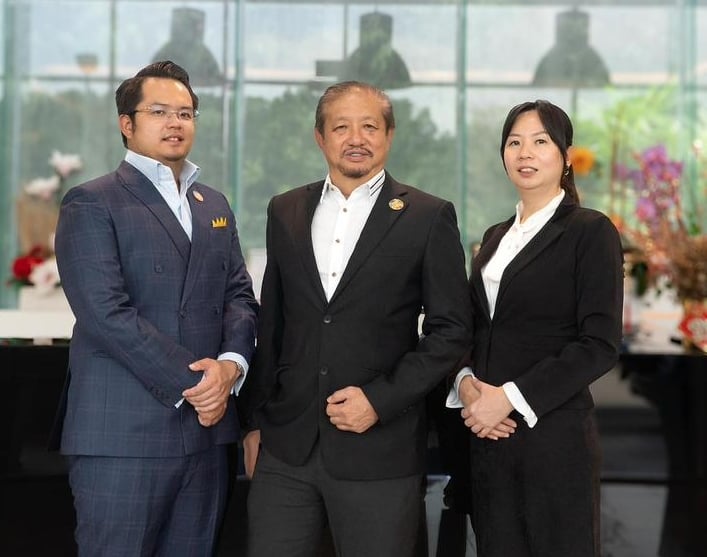 （29/9见报）企业故事│黄才荣率团队跨界转型  UWC公司因变而强