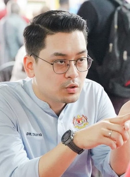 (全国版)AI“换脸”制色情视频 又一名公正党议员被勒索