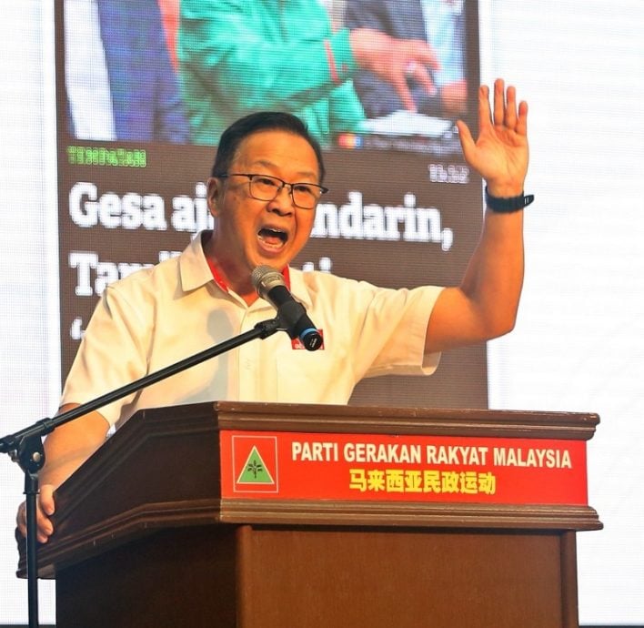 (全国版)刘华才怒批自家党员背后插刀