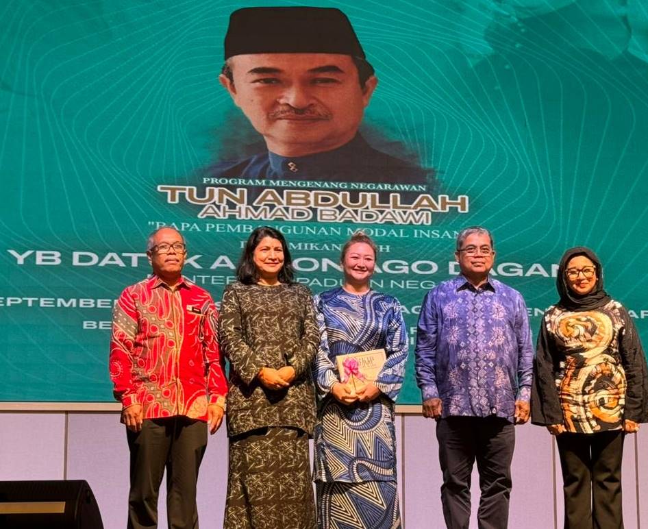 （全国版）团结部欢迎并支持在槟州甲抛峇底兴建“敦阿都拉展览馆”的计划。