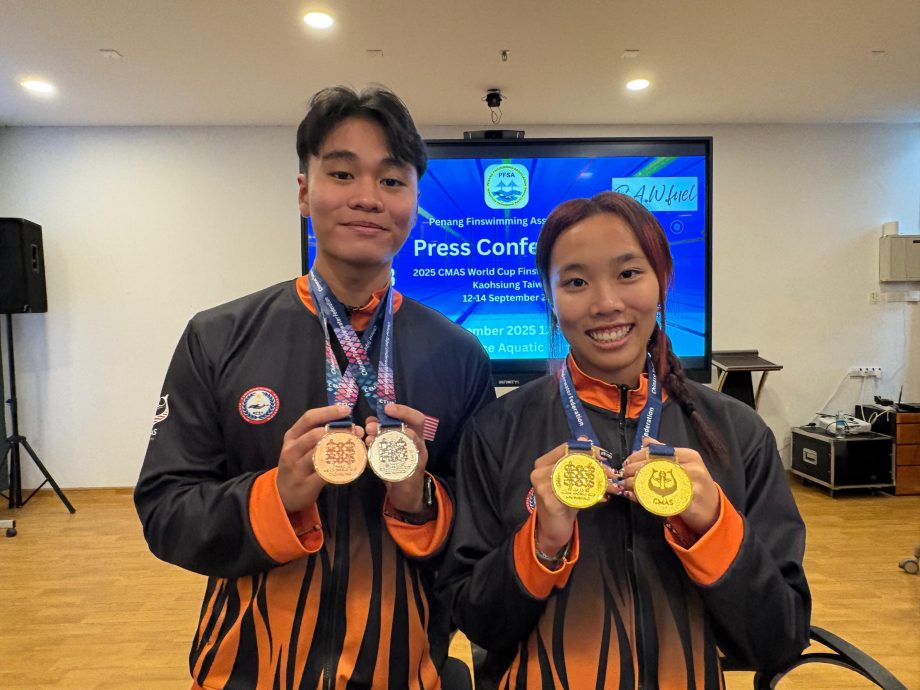 (全国版)我国蹼泳选手创纪录