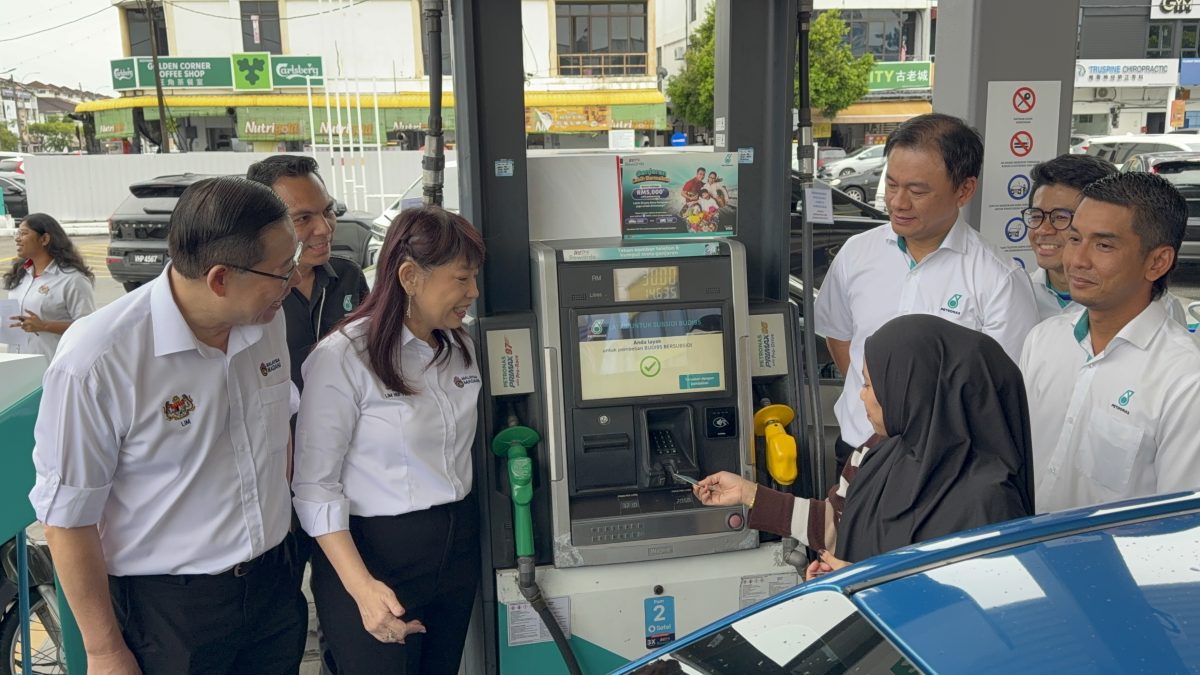 (全国版)林慧英:全国20%军警已添130万公升1.99令吉补贴汽油