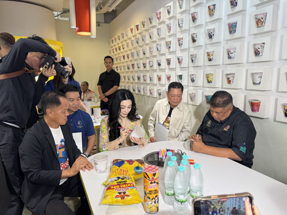 （全国版）范冰冰访妈咪大宝达鸡场街门店