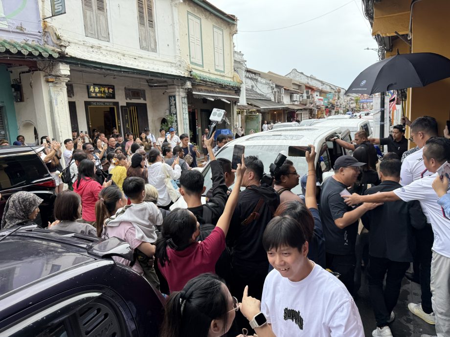 （全国版）范冰冰访妈咪大宝达鸡场街门店