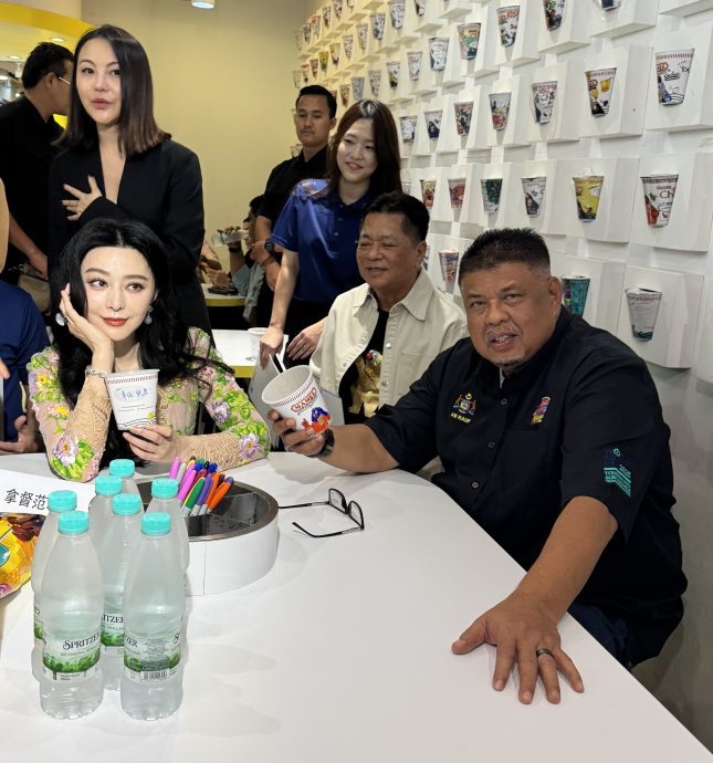 （全国版）范冰冰访妈咪大宝达鸡场街门店