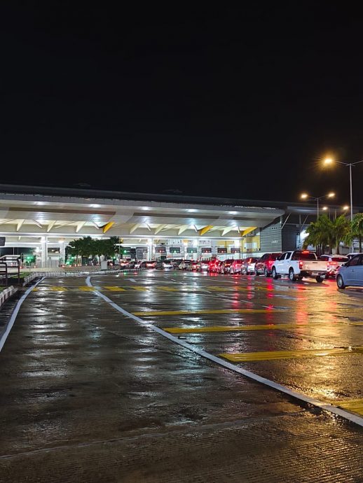 （全国）一天逾1.5万大马人从黑木山出境到泰国玩