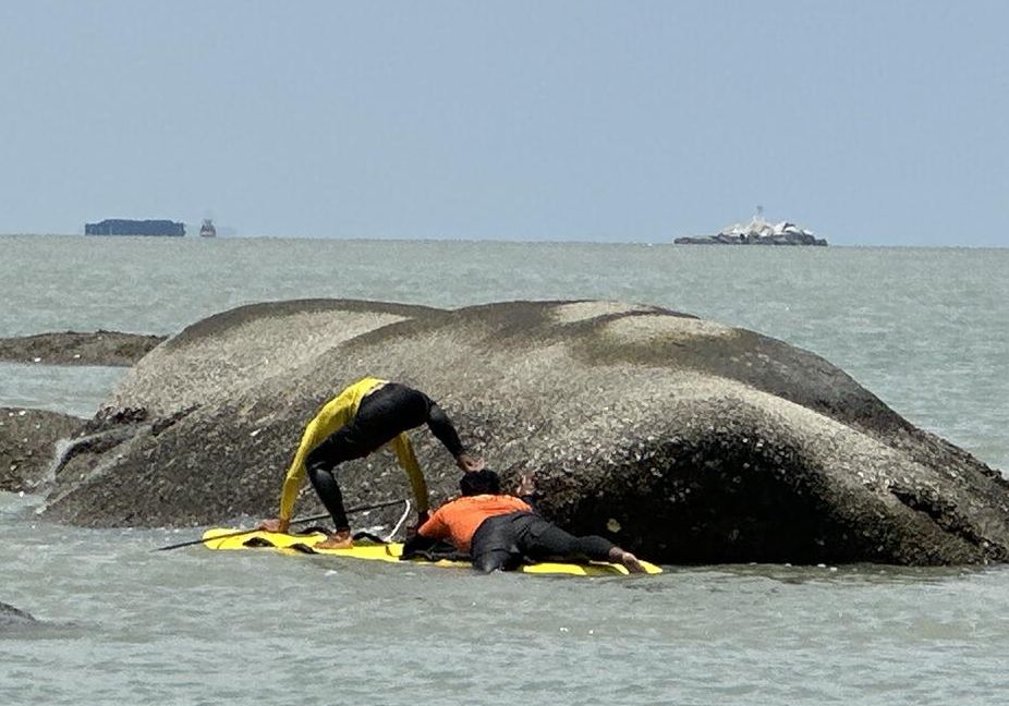 （古城封面副文）蟒蛇出游至丹绒比达拉海浴场