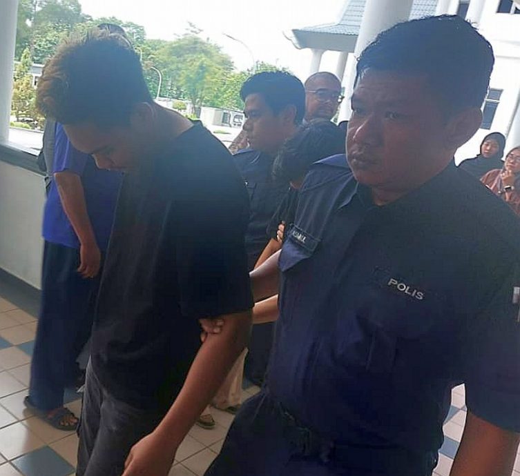 (古城版)2名青年及1少年轮奸14岁少女