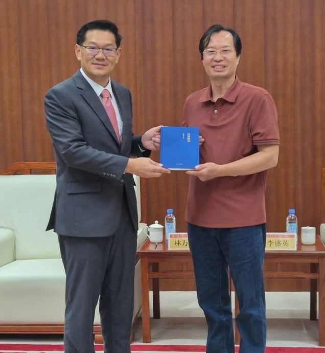 (古城版)林万锋访问访问山东大学