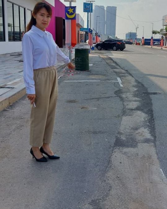 （古城版）柠檬眼商业中心挖路工程导致路面不平