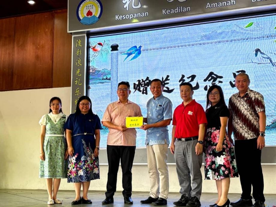 (古城版)武吉波浪华小欢送李勤烈校长调任