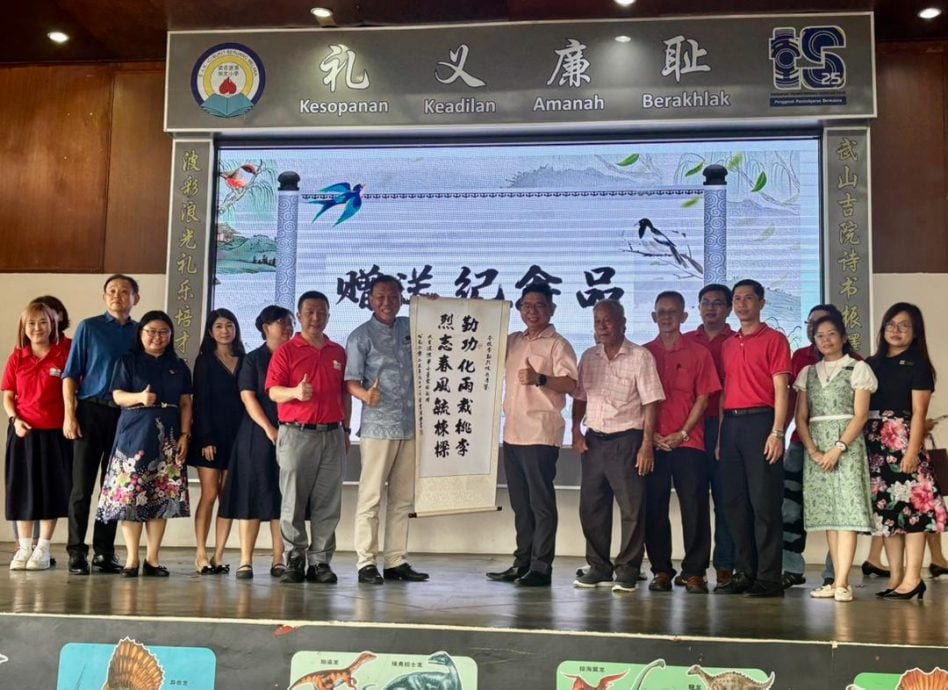 (古城版)武吉波浪华小欢送李勤烈校长调任