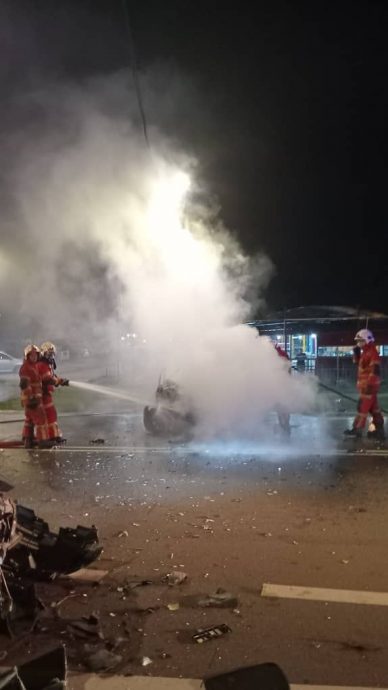 （古城版）疑拿掉落水瓶 丰田轿车误驶入对面车道酿意外