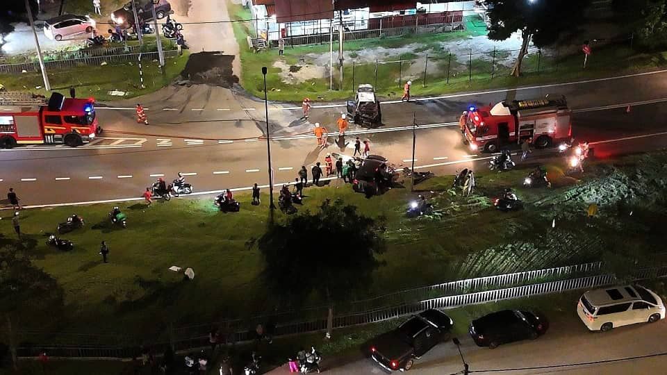 （古城版）疑拿掉落水瓶 丰田轿车误驶入对面车道酿意外