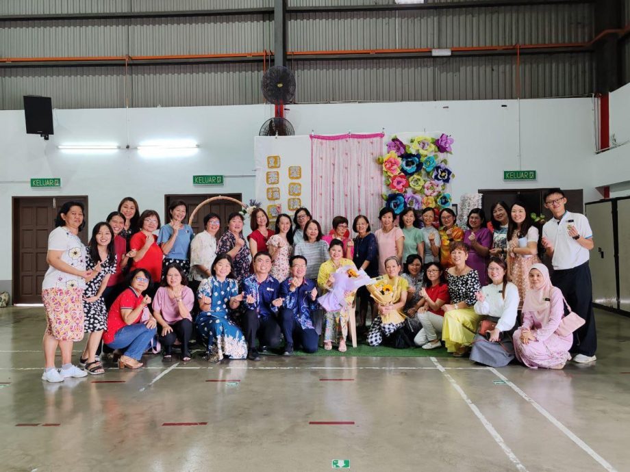 (古城版)革成学校刘素瑛老师荣休