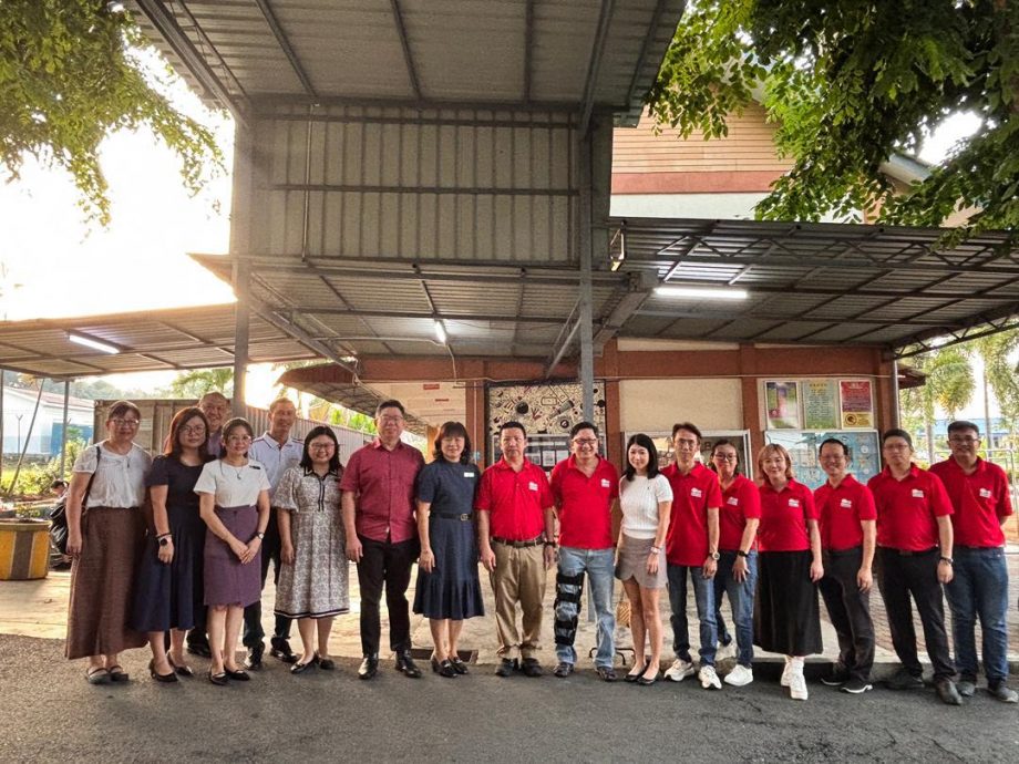 （古城第8版主文）武吉波浪华小欢迎戴美蒂校长上任