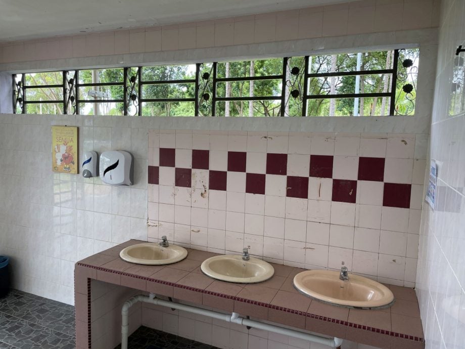 (古城第三版主文)公园厕所缺乏安全隐私引关注·州议员与市长主动视察