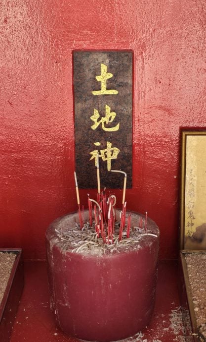 （古城第二版主文）《庙堂之旅》─榴梿洞葛地王殿 以“阴神”为主的华人神庙