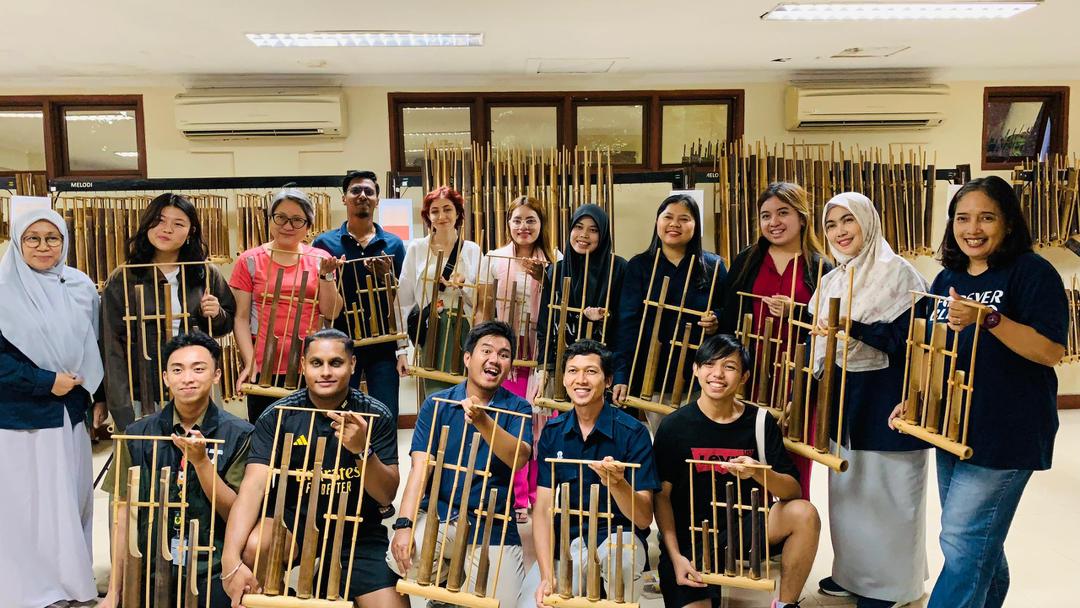 （古城第十版主文）青年代表马来西亚开放大学参与在印尼举办的Binar 2025夏令营