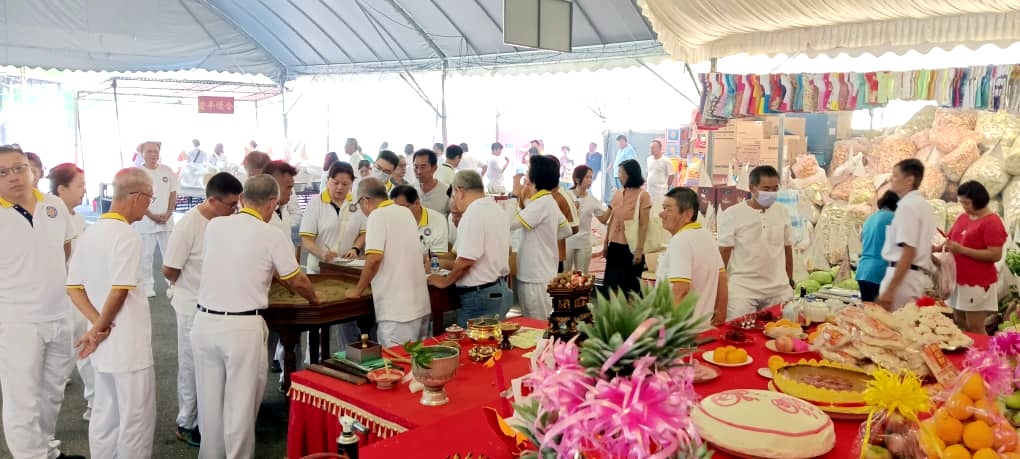 (大北马)万份特色纸扎、足量供品加持!明修善社盂兰普渡庆典隆重庄严