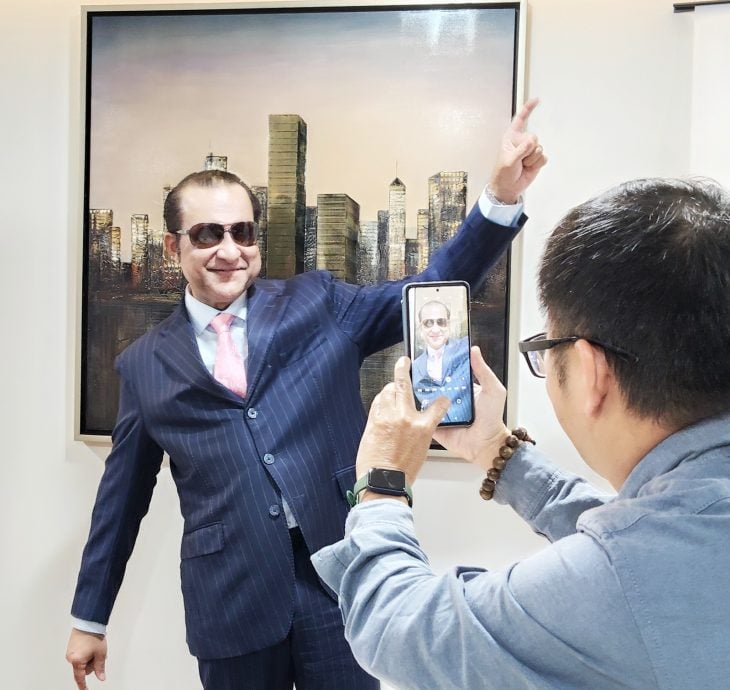 （大北马）佳日星剃胡须新形象 自诩宝莱坞明星惹笑全场