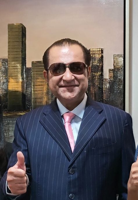 （大北马）佳日星剃胡须新形象 自诩宝莱坞明星惹笑全场