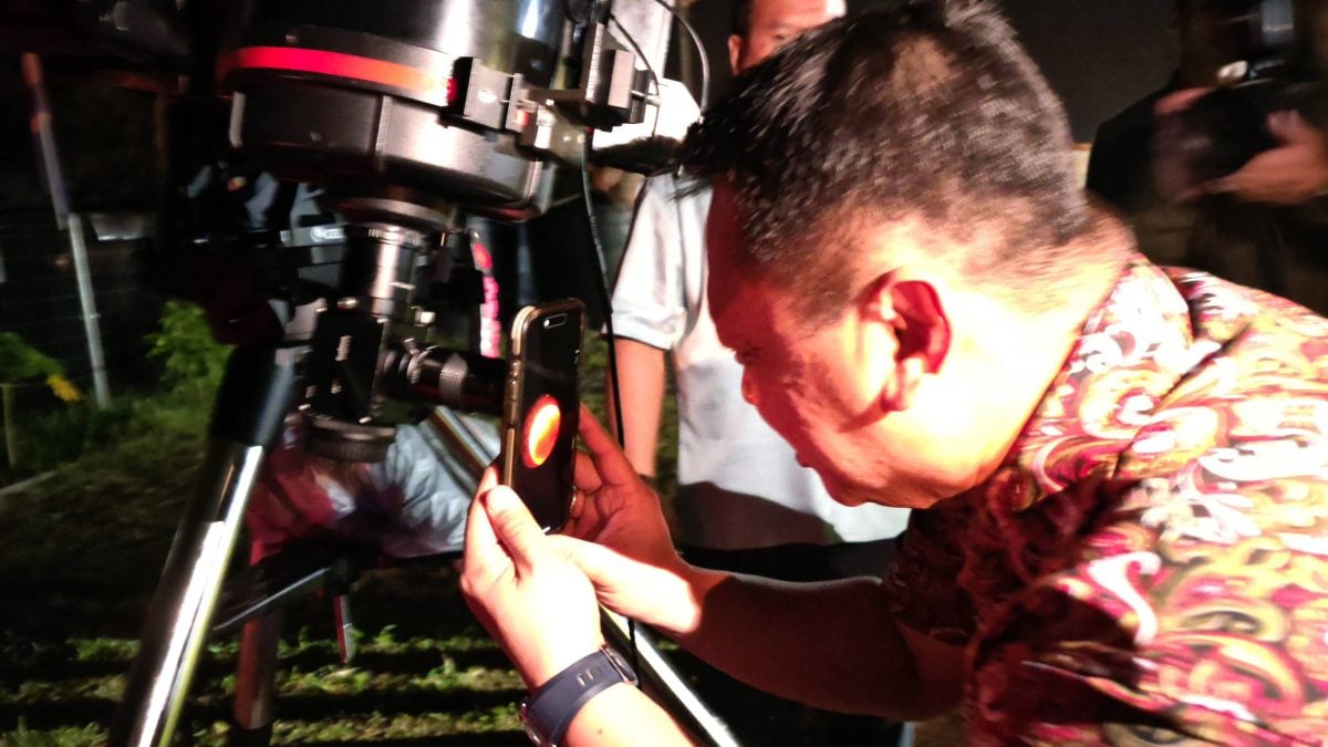 (大北马)半岛最北端玻州也看到“血月”,王储王储妃与民共赏月全食